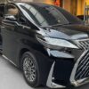 2022 Lexus LM 300h - Image 12